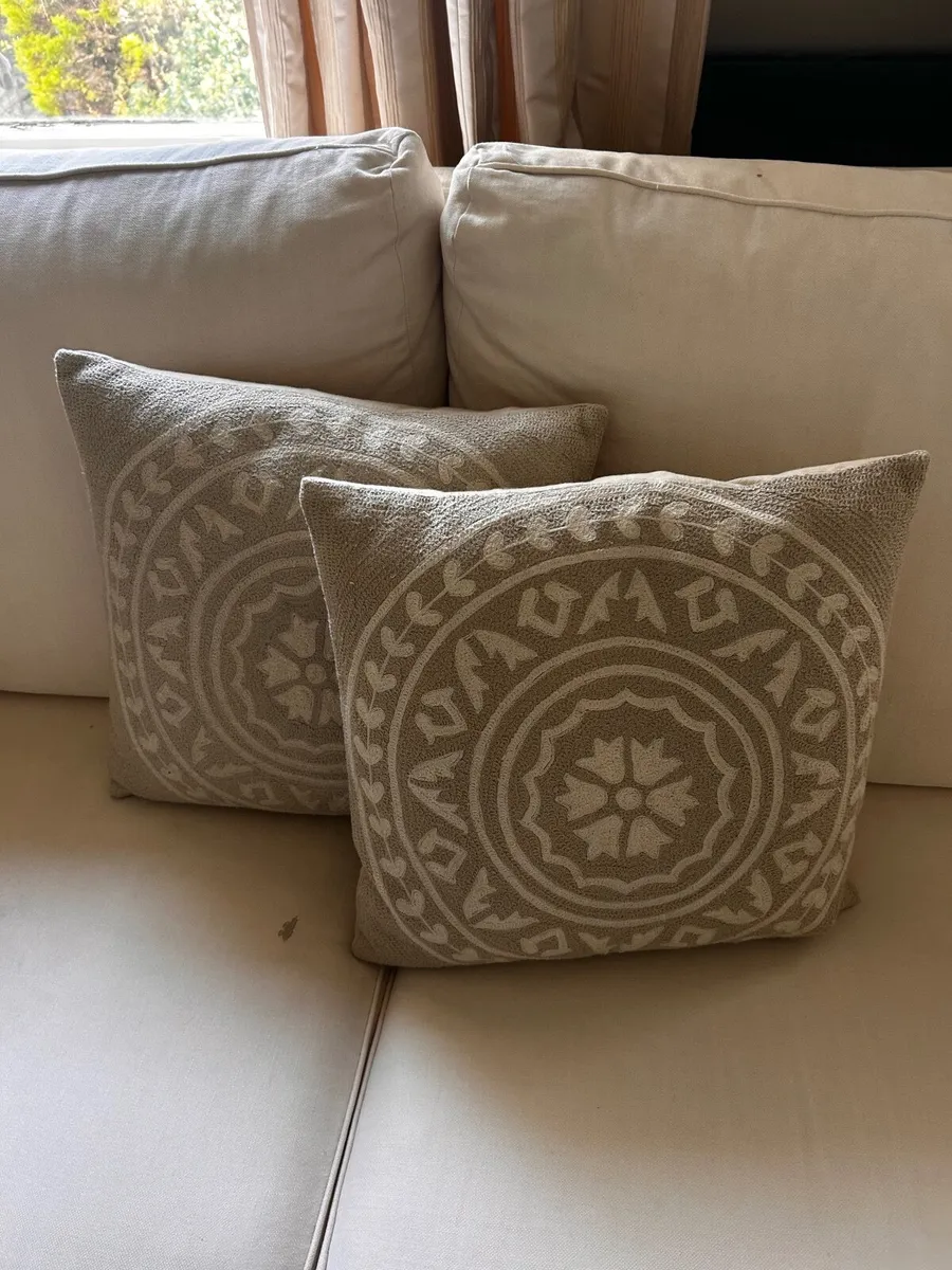 Set of 2 Cushions - Image 1