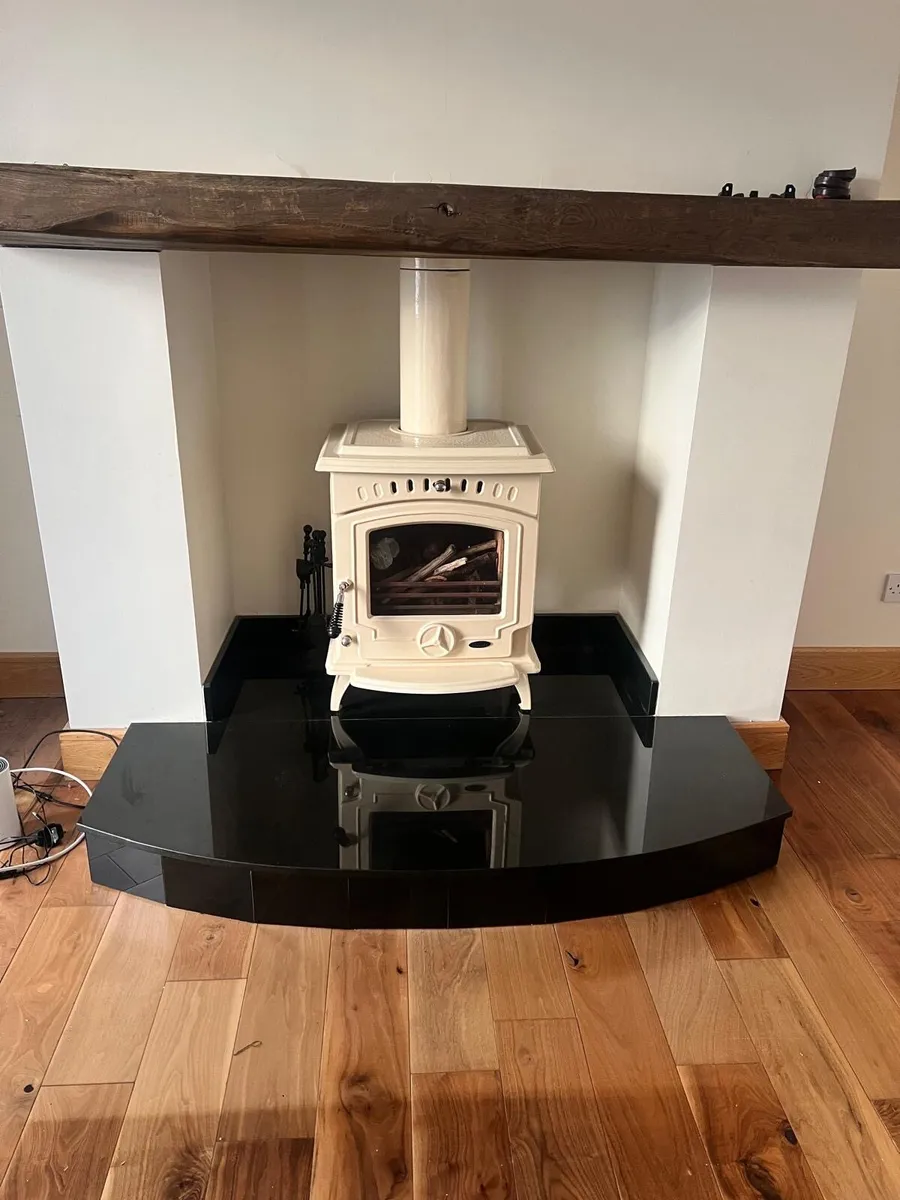 Tara Stove - Image 1