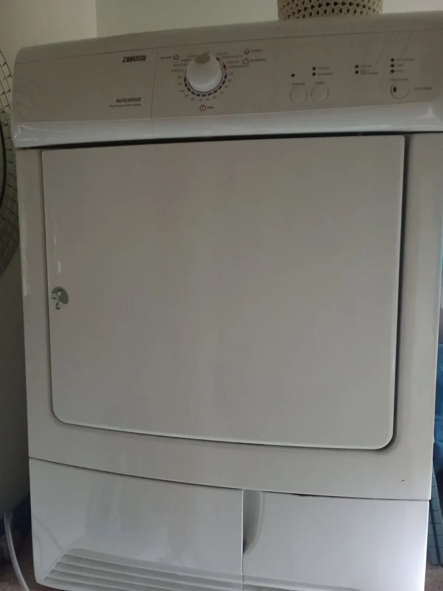 Dryer Zanussi condenser . Large drum. - Image 1