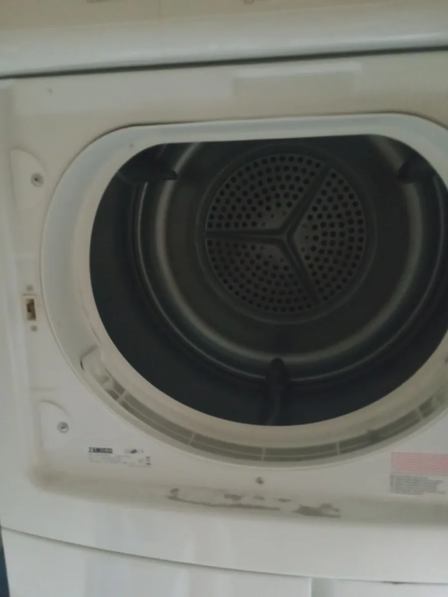 Dryer Zanussi condenser . Large drum. - Image 2