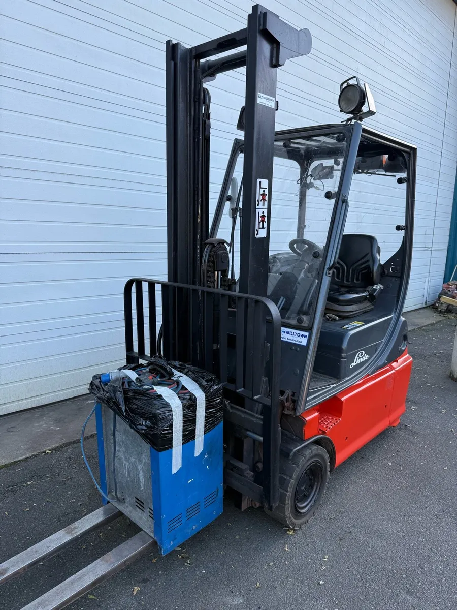 Forklift - Image 2