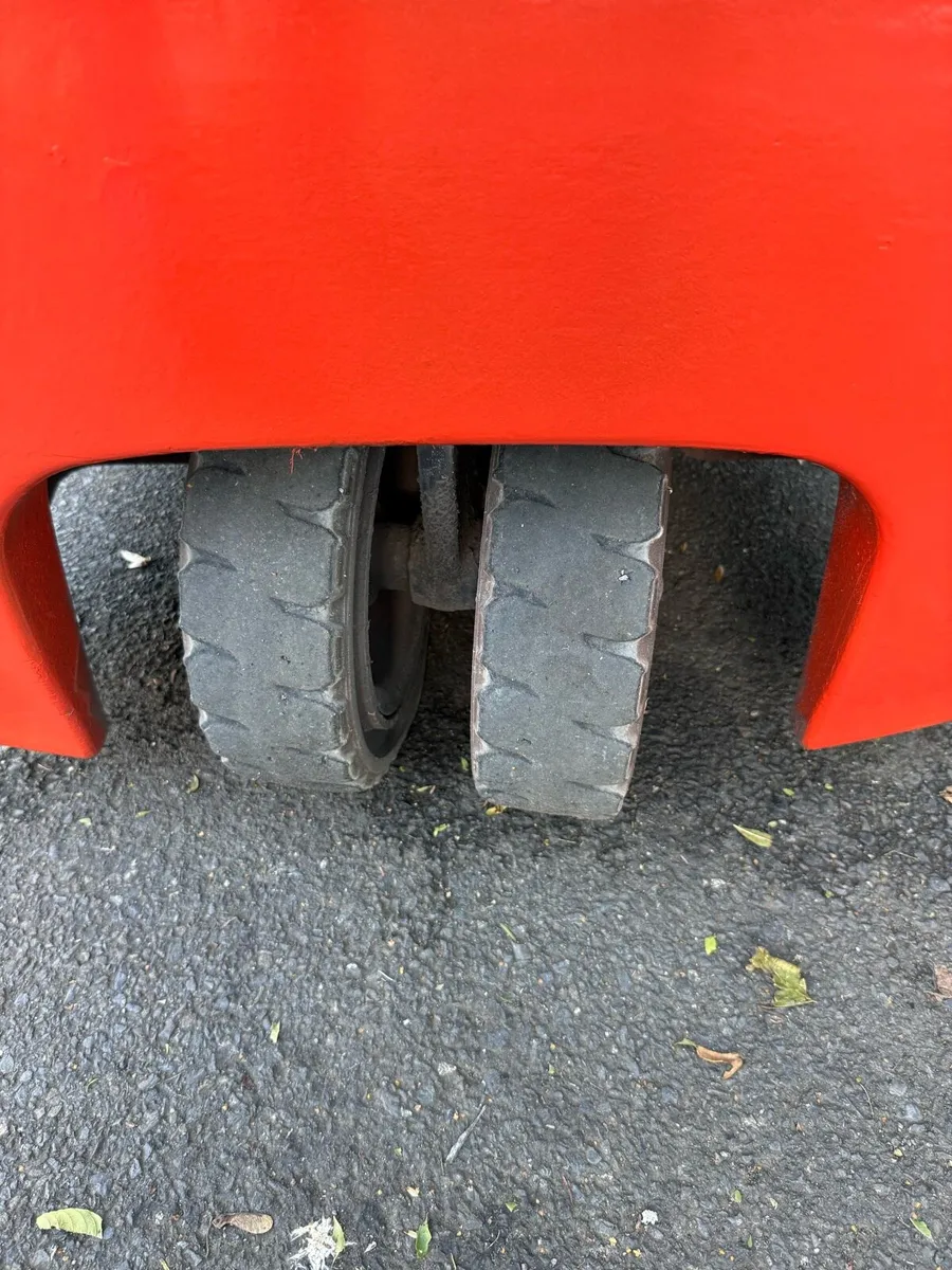 Forklift - Image 3