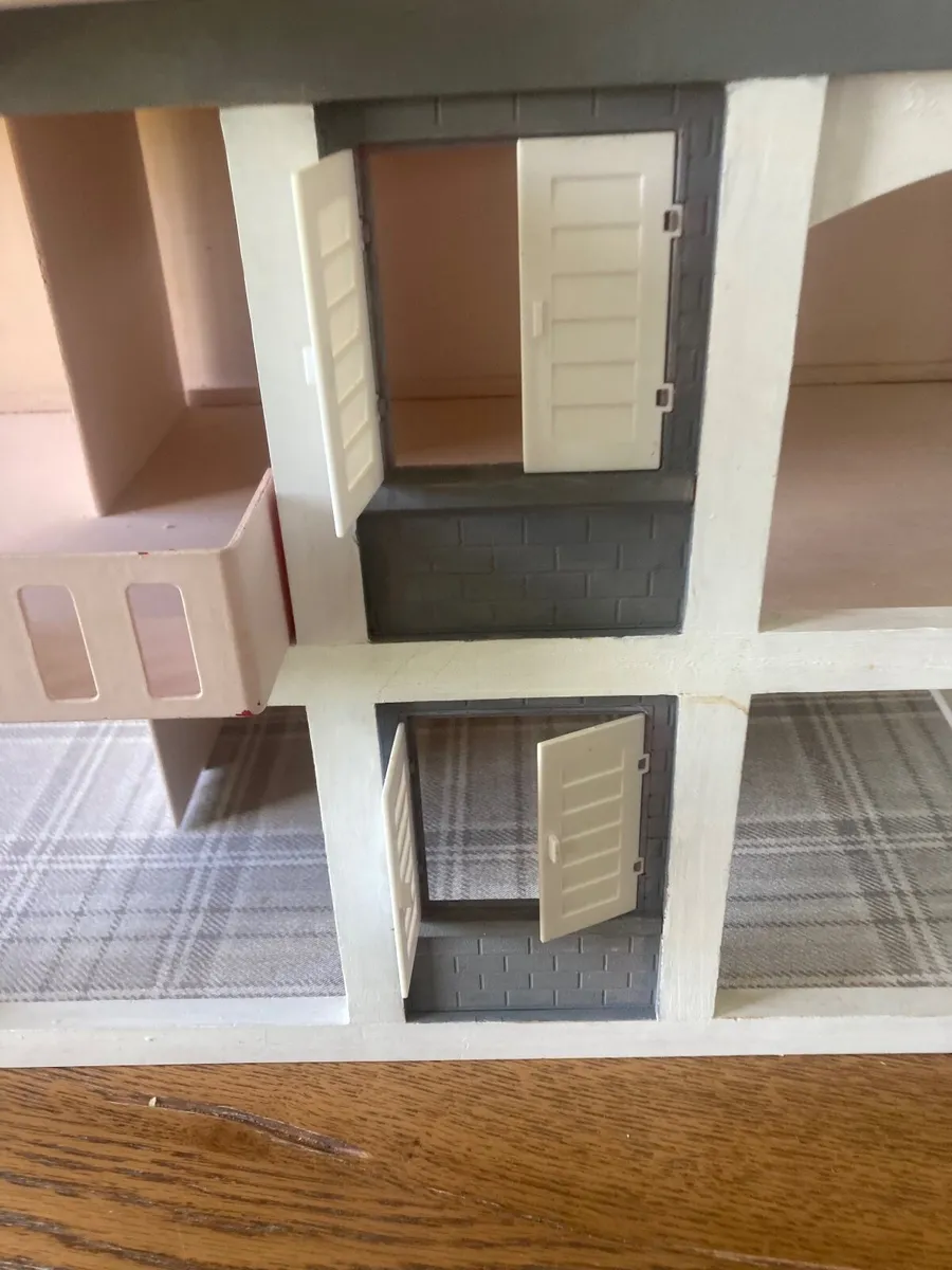 Wooden dolls house - Image 2