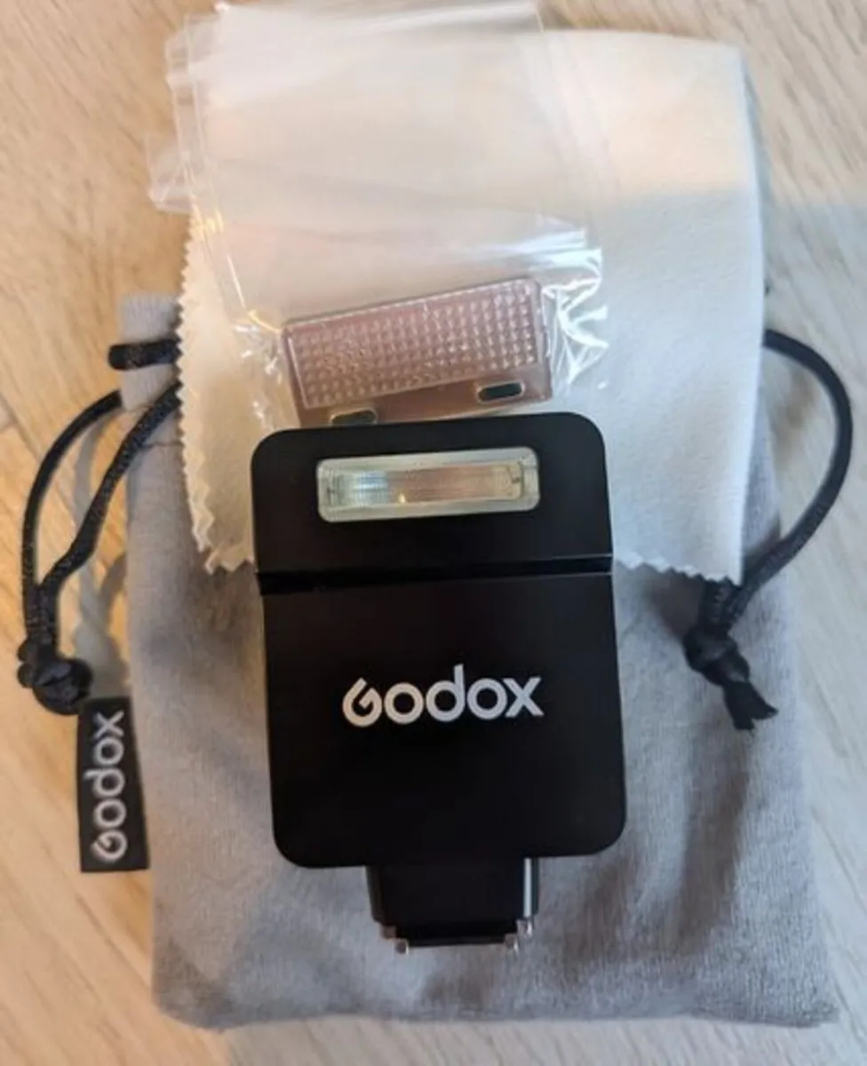 Sony ZVE10 Vlogging Bundle - Image 4