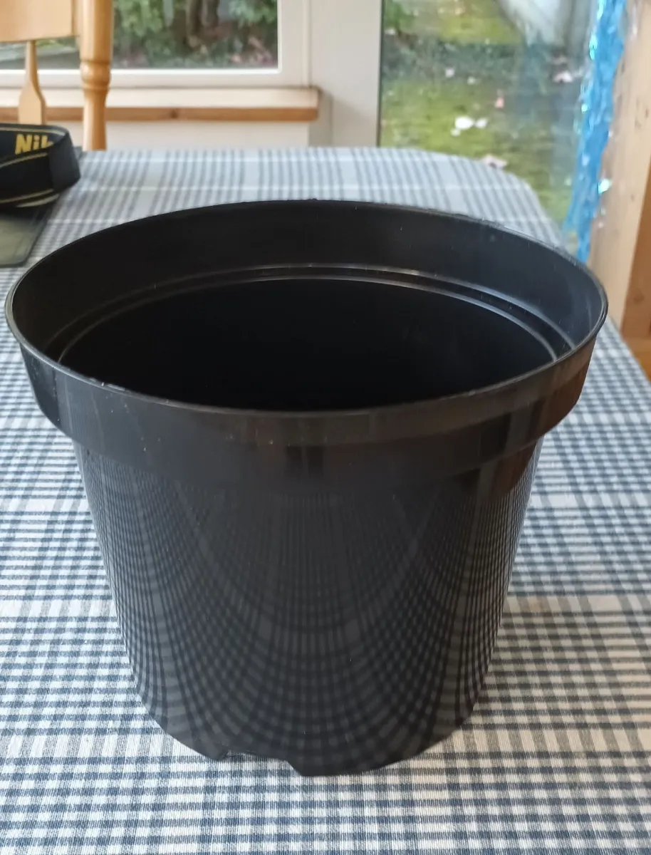 Flower pots