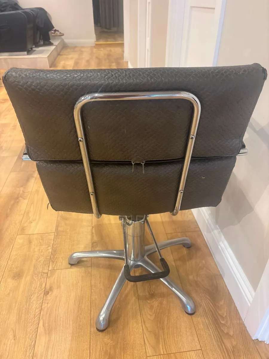 Salon furniture - Image 3