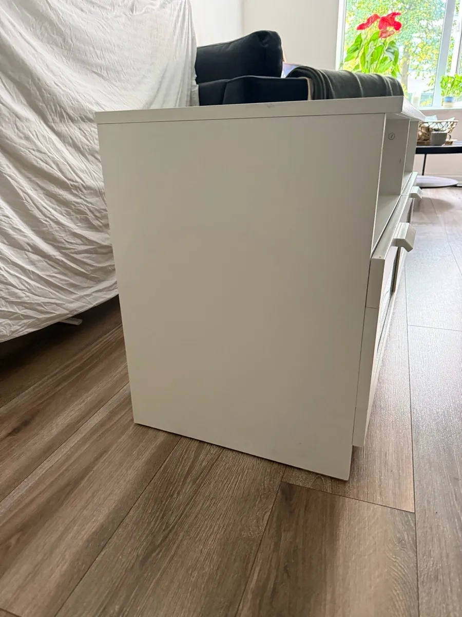 Quick sale: White TV Unit – €30 - Image 2