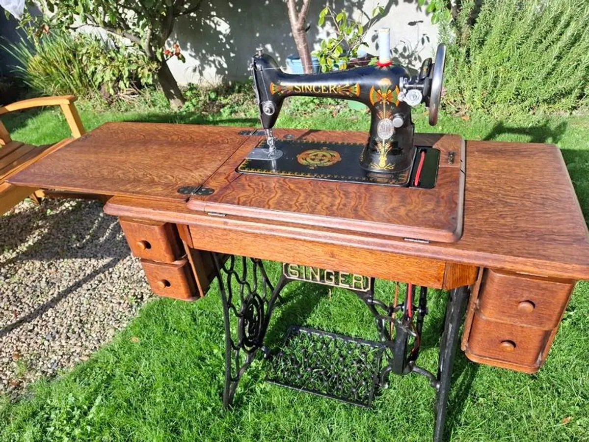 Antique Singer treadle sewing machine - Image 1