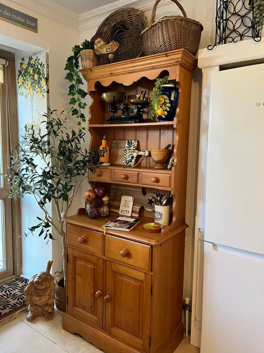 Dresser - Image 1