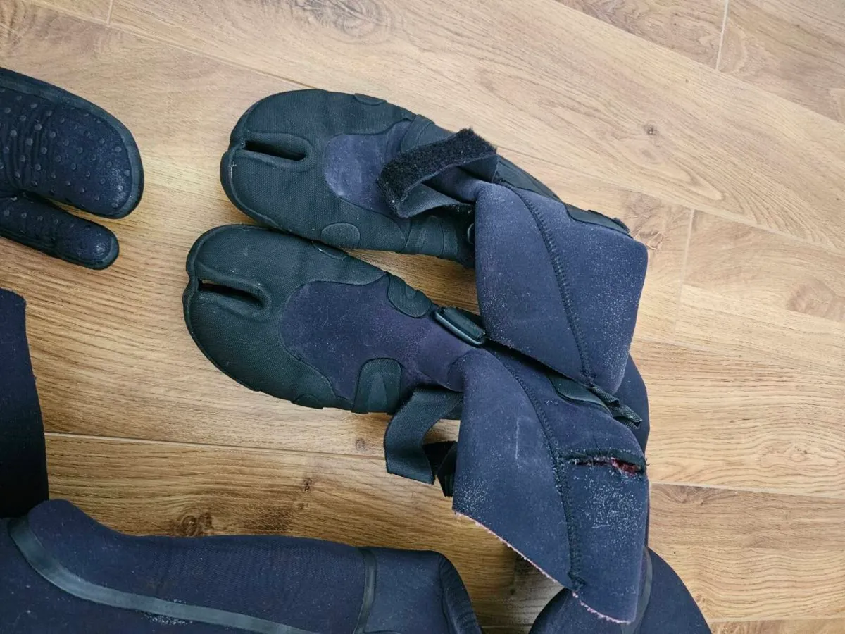 Westsuit 6mm: hooded large short, boots & gloves - Image 3