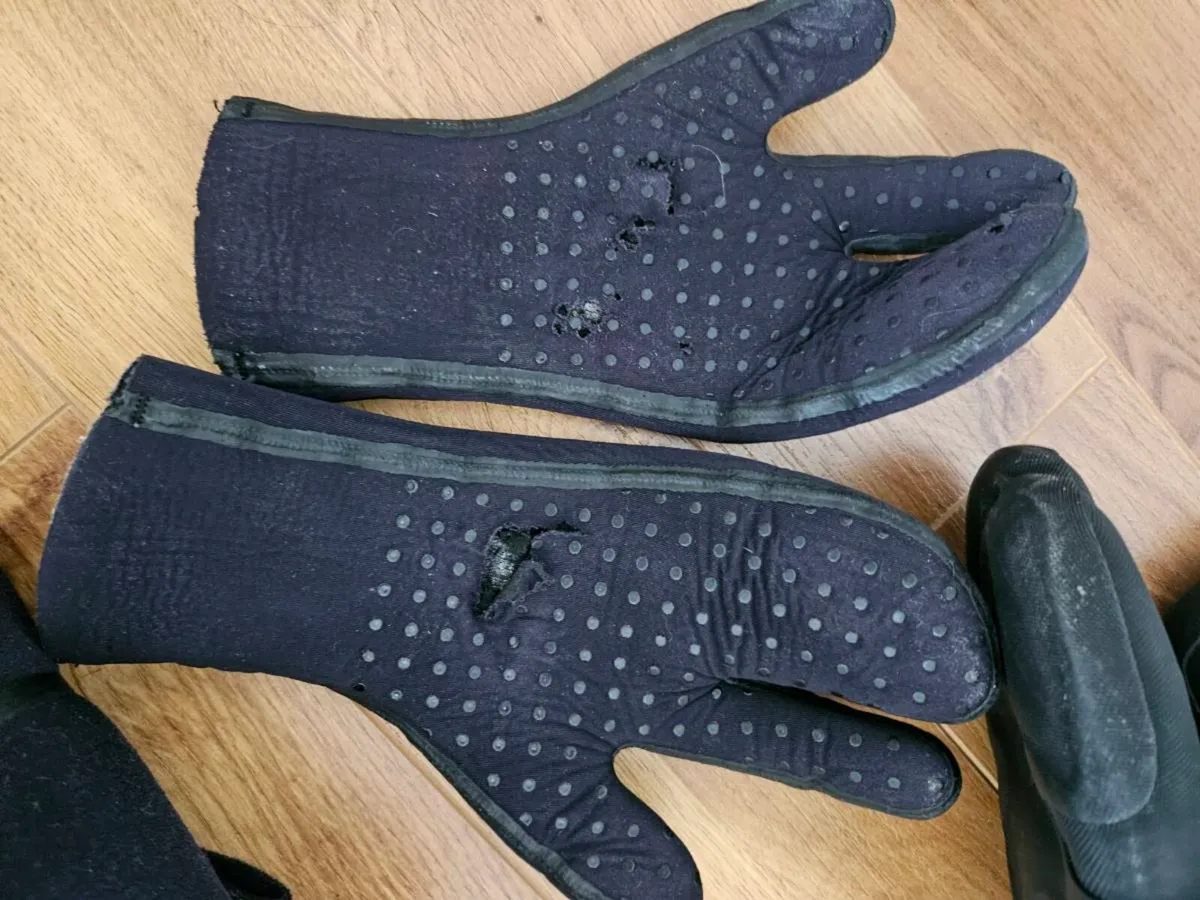 Westsuit 6mm: hooded large short, boots & gloves - Image 4