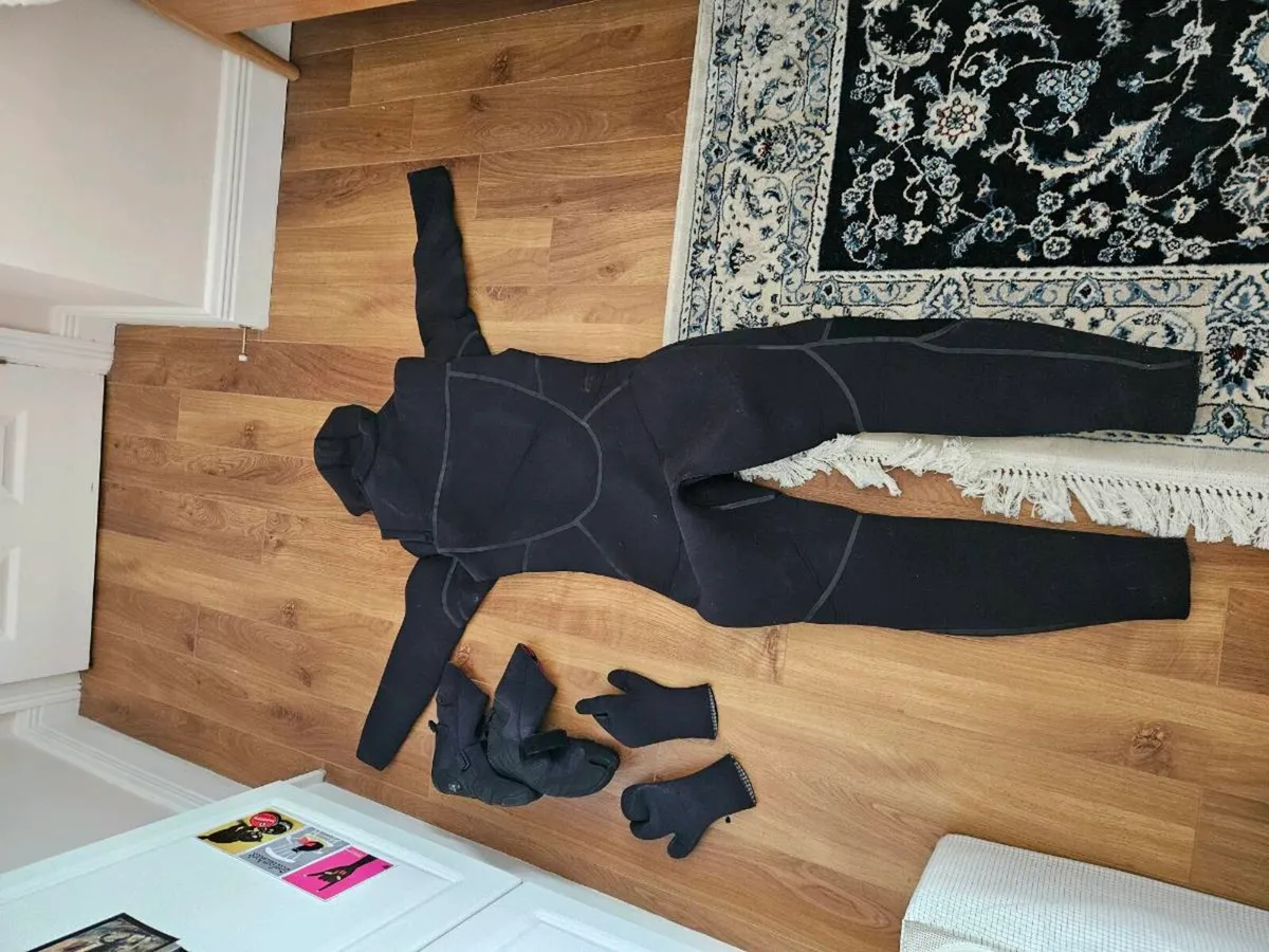 Westsuit 6mm: hooded large short, boots & gloves - Image 2