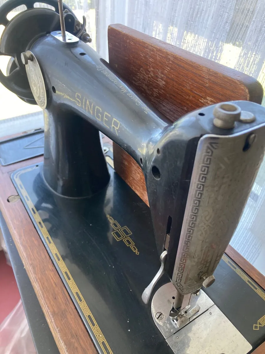 Singer Sewing Machine - Image 4