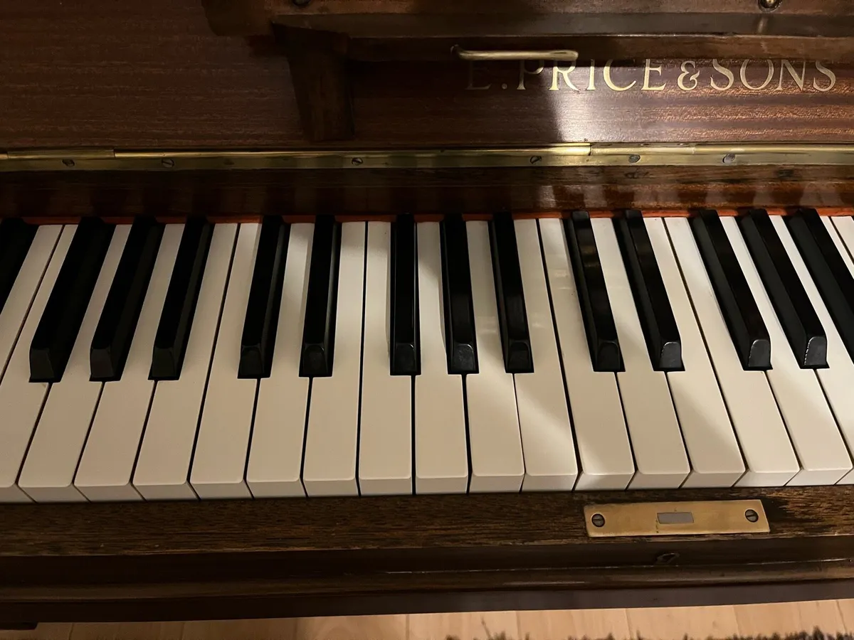 Upright Piano in good condition - Image 2