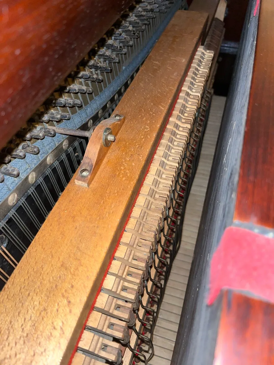 Upright Piano in good condition - Image 3
