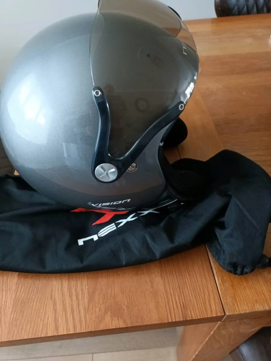 Helmets and goggles - Image 3