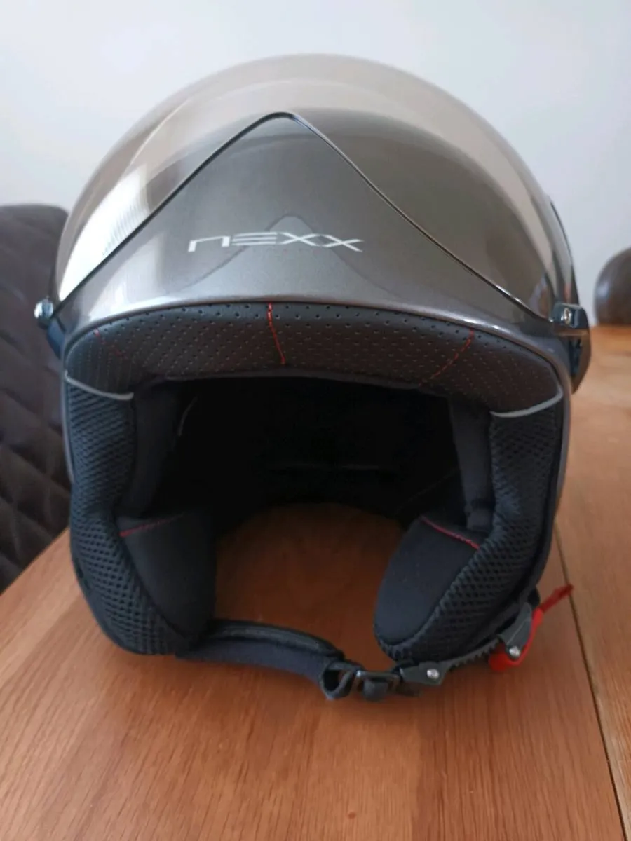Helmets and goggles - Image 4