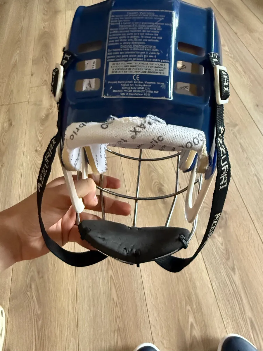 Azzurri helmet- old style - Image 4