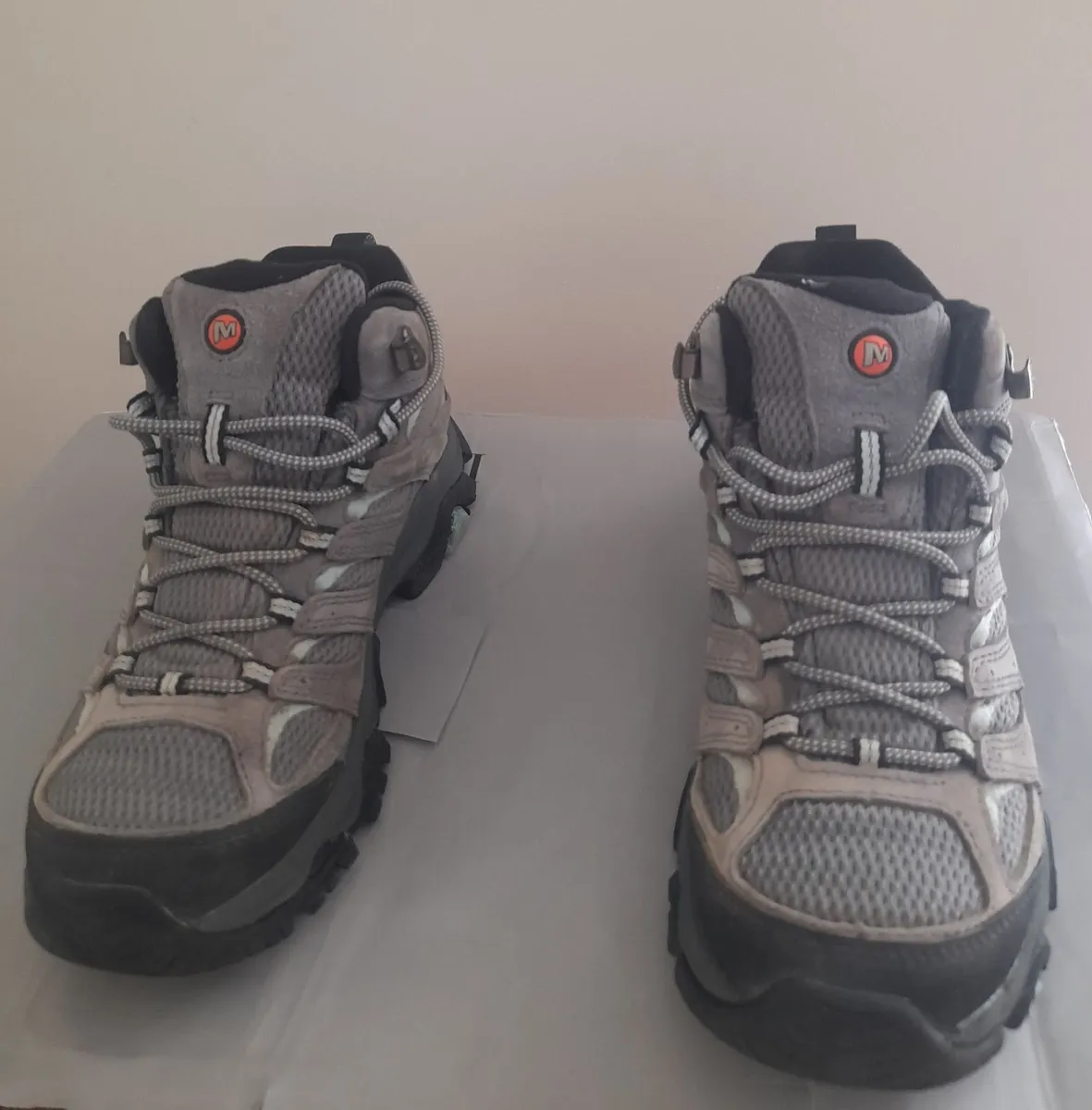 Hiking boots - Image 1