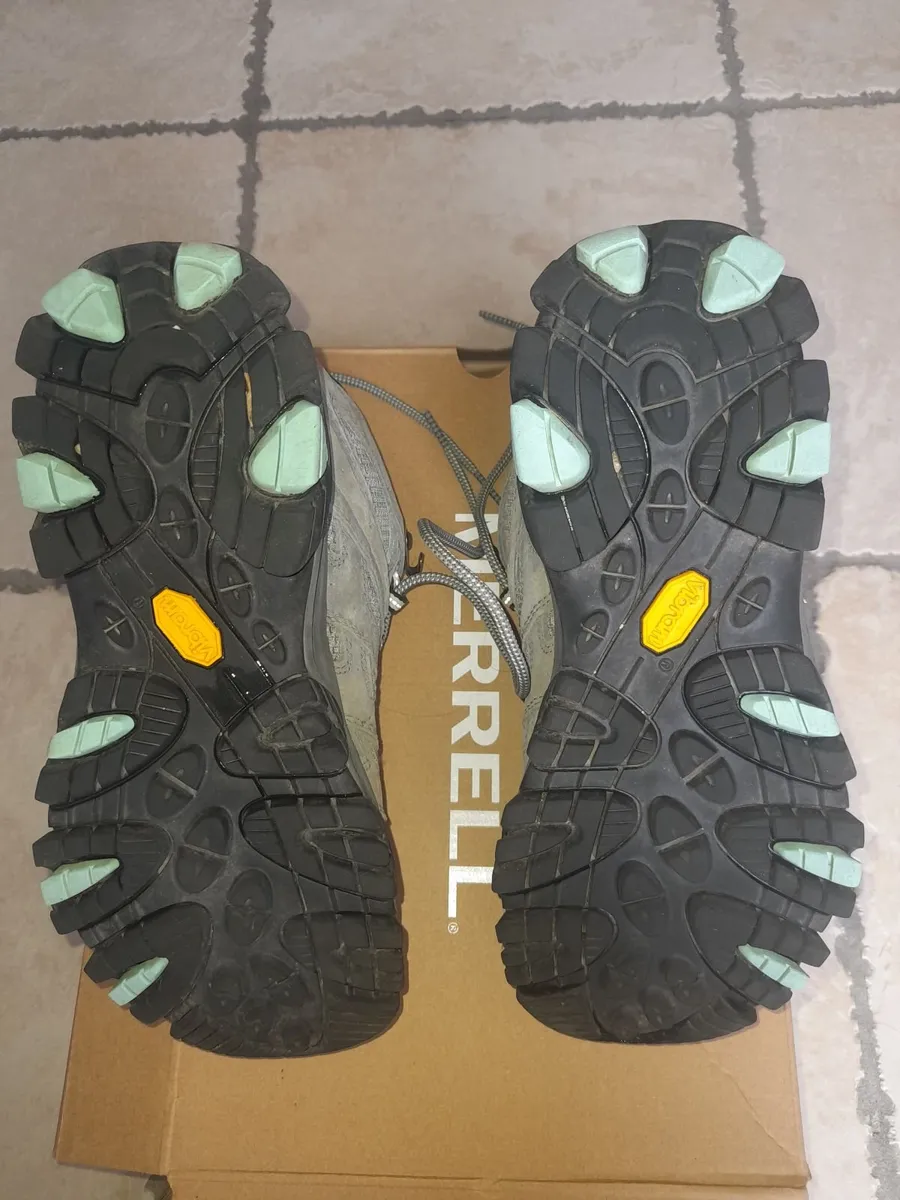 Hiking boots - Image 3