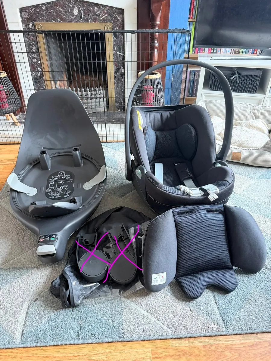 Cybex cloud T Car seat and base