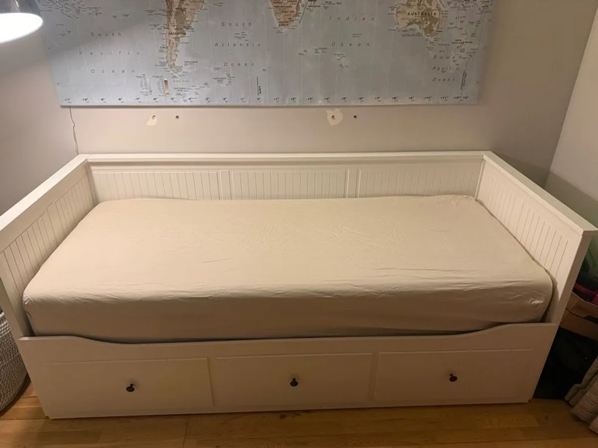 IKEA HEMNES Day-bed with 3 drawers, 2 mattresses, mattress protectors and sheets. Full package. - Image 2
