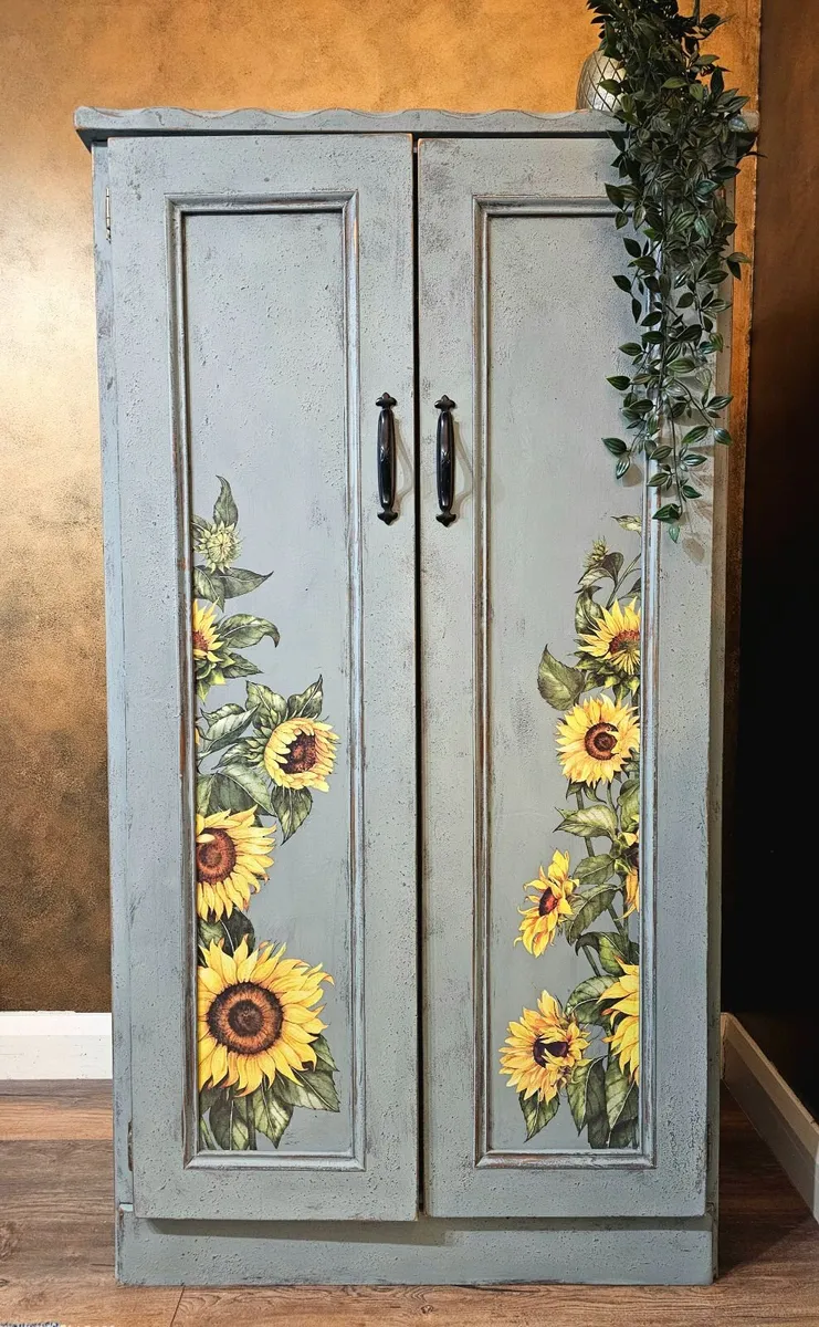 Small Wardrobe - Image 2