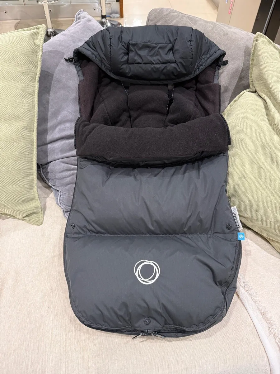 Bugaboo Black Thermolite Performance foot muff - Image 1