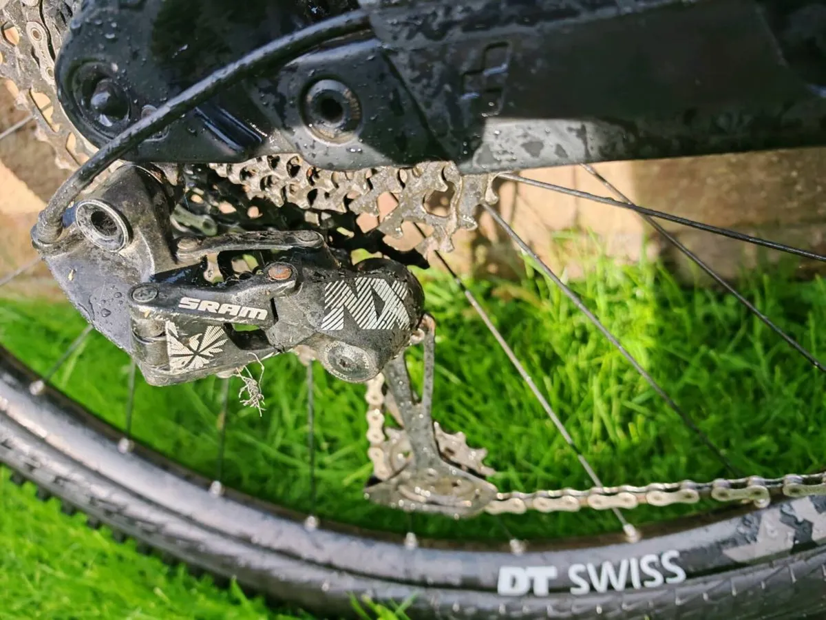 Cube Stereo Hybrid 140 HPC Race 625 Carbon FS eMTB - Image 3