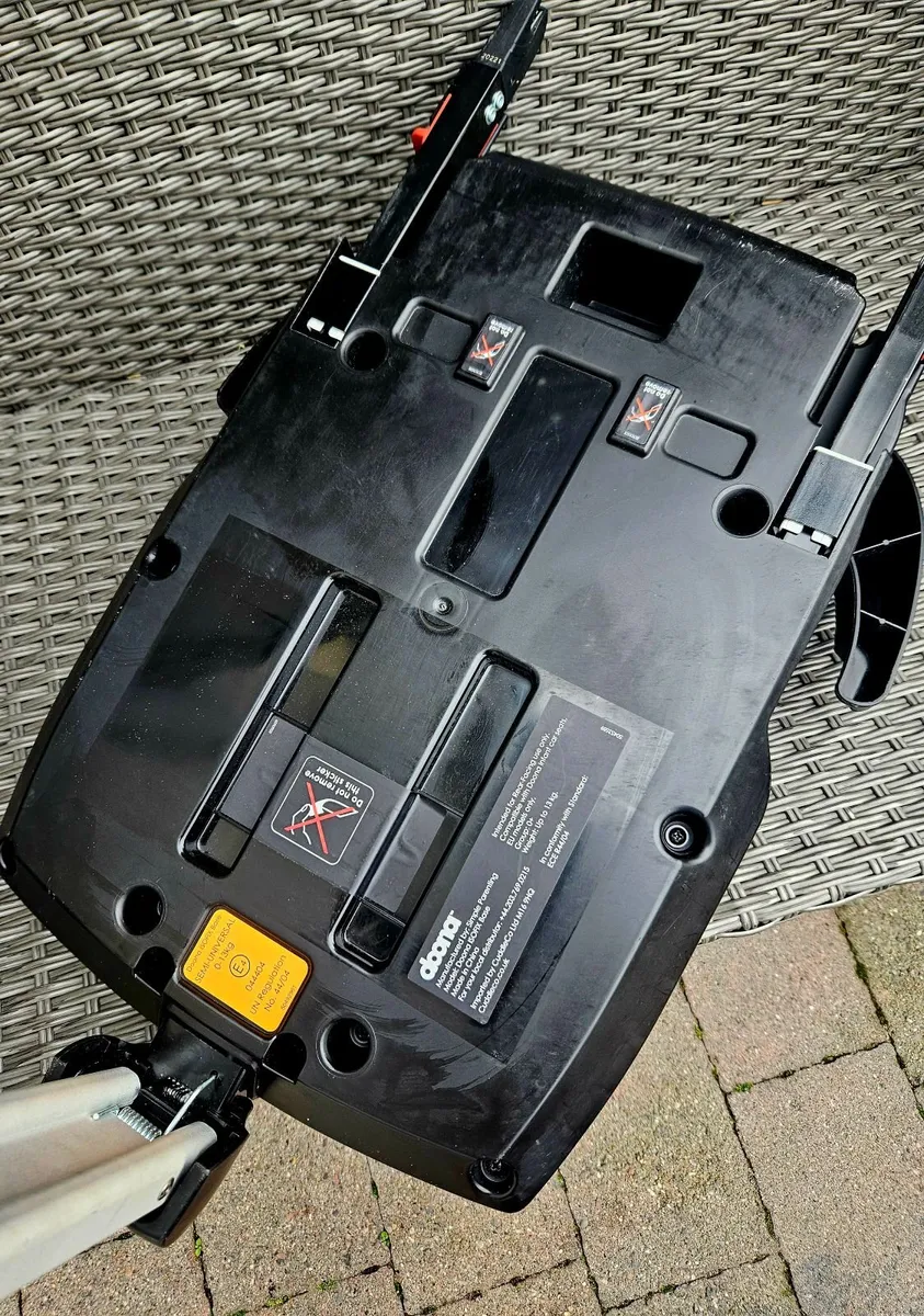 Doona Isofix Base with Adjustable Support Leg - Image 3