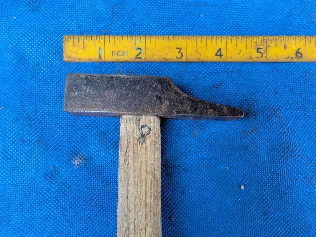 8oz Creasing Hammer - Image 2