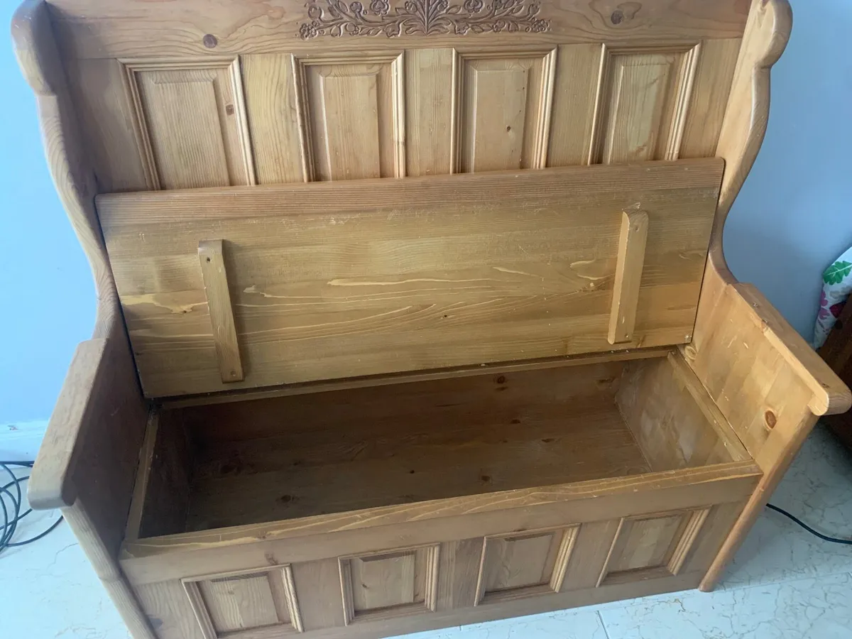 Seated bench with storage - Image 2