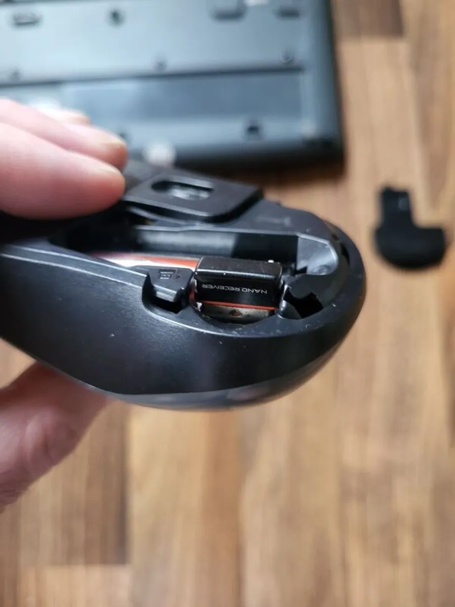 Logitech wireless keyboard and mouse. - Image 3