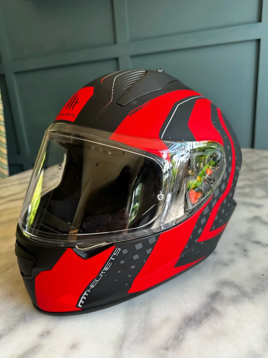 Full Face MT Motorcycle Helmet - Black/Red - Image 2
