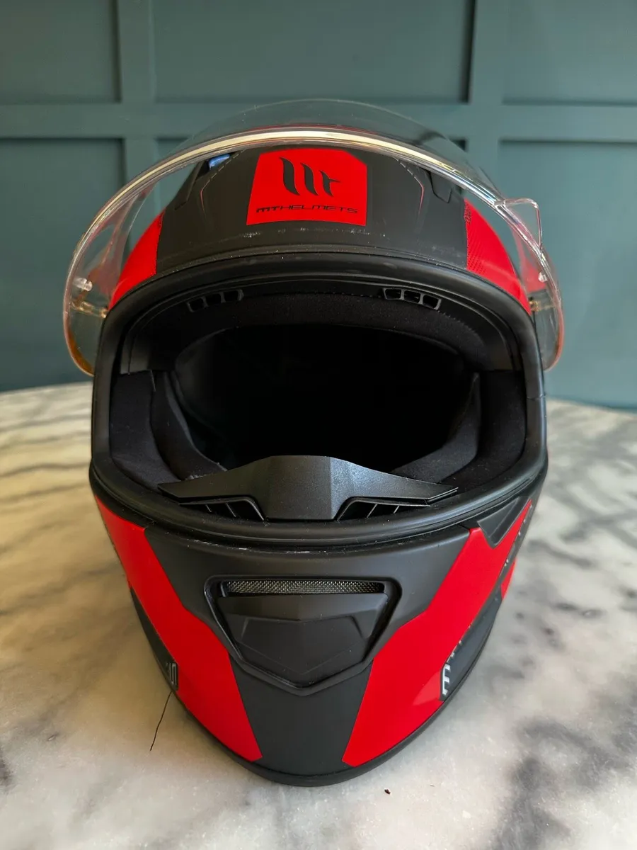 Full Face MT Motorcycle Helmet - Black/Red - Image 3