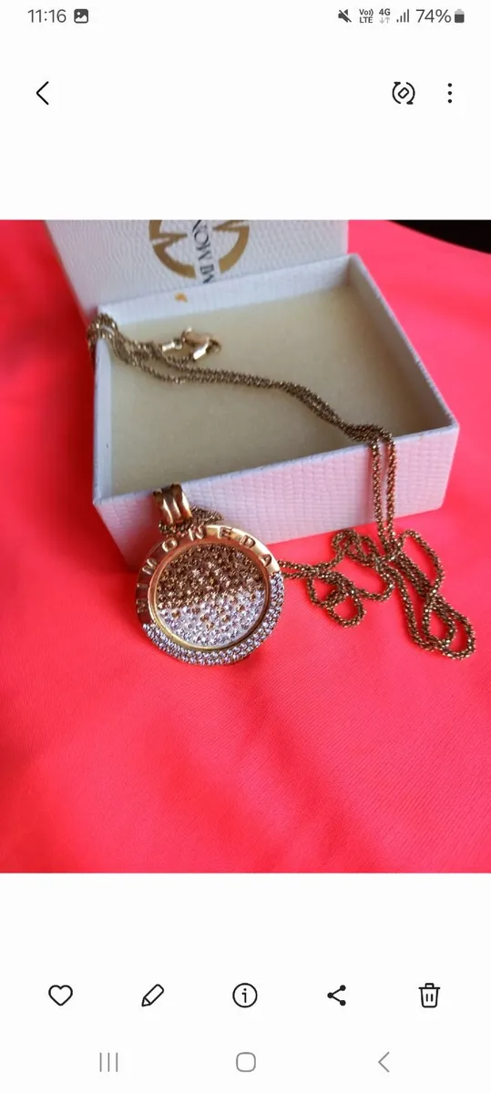Stunning mia moneda gold plated chain and pendant