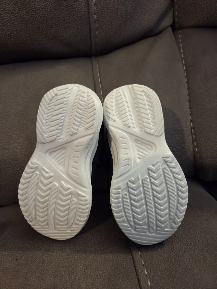 Runners - Image 1