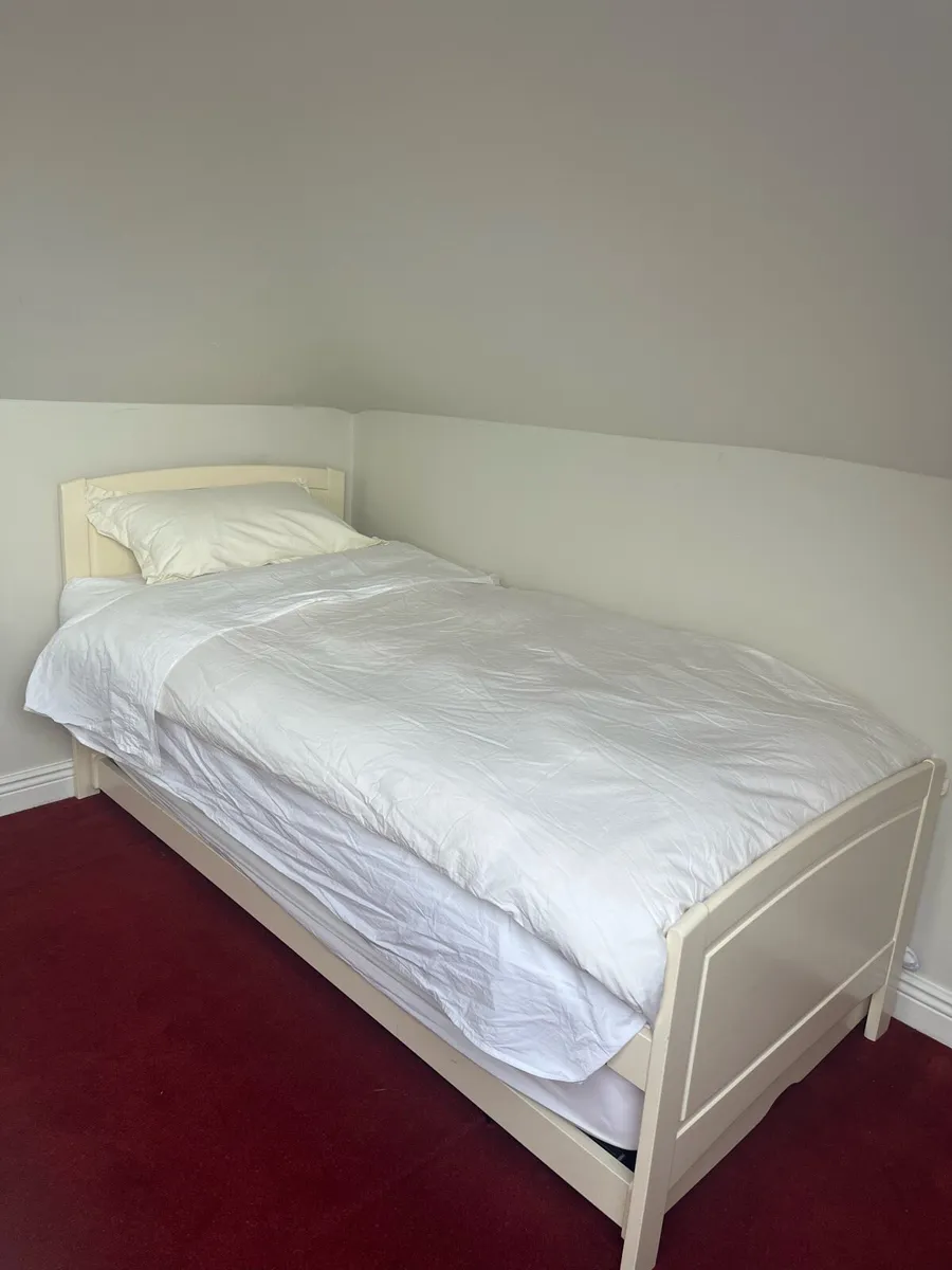Large single trundle bed with mattress - Image 1