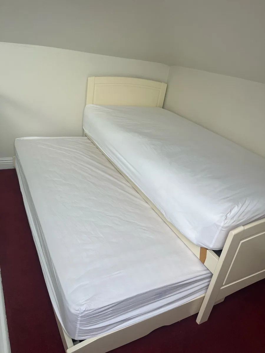Large single trundle bed with mattress - Image 2