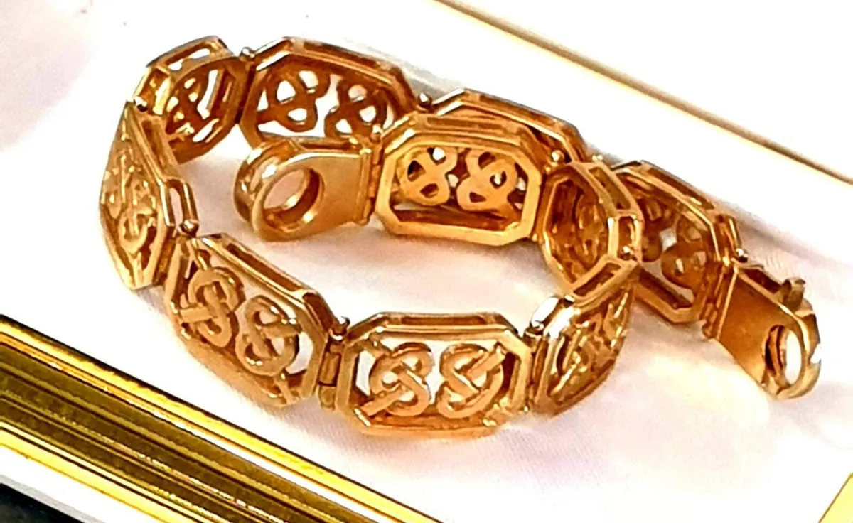 Vintage 9ct Gold Celtic Bracelet - Image 1