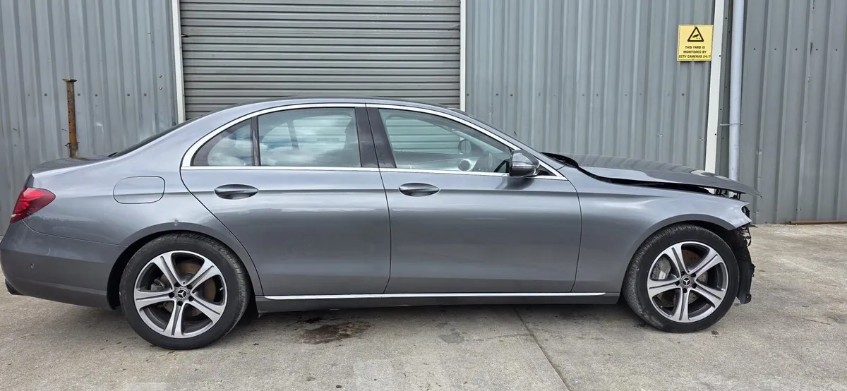 192 Mercedes E350 - Image 4