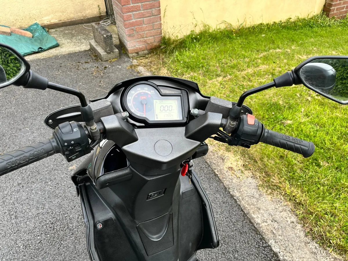 Aprilia SR50  2006 - Image 2