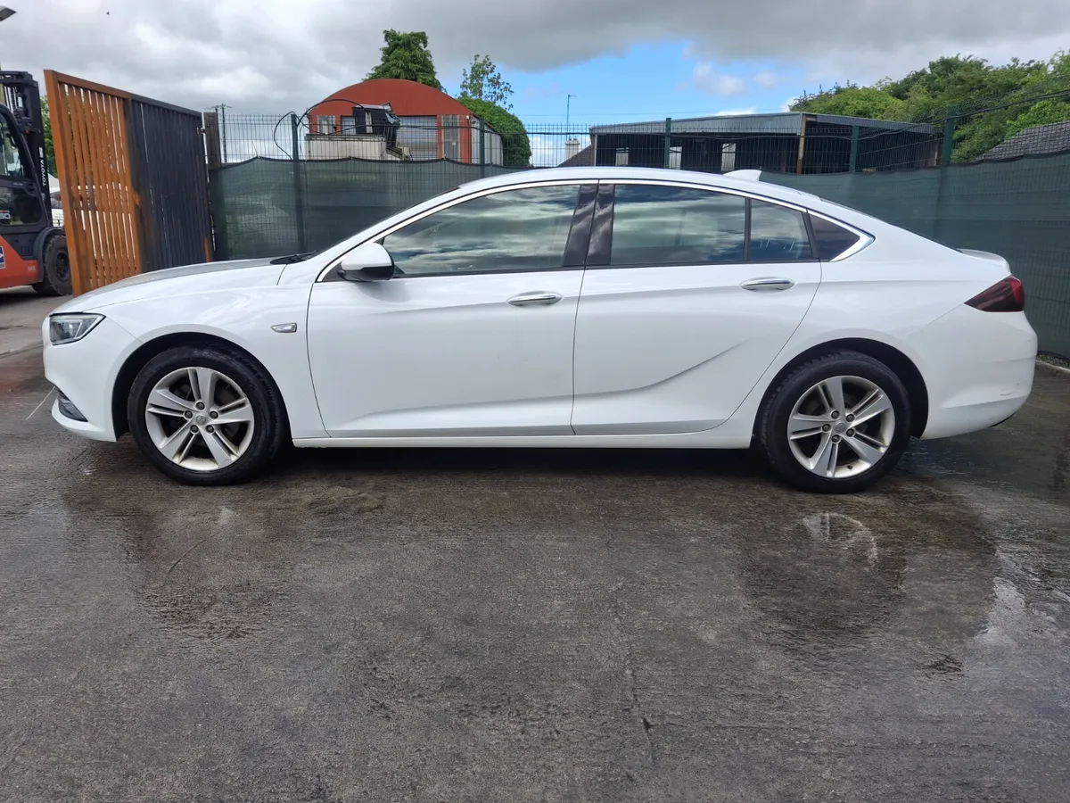 172 Opel Insignia  Diesel Drive Home - Image 3