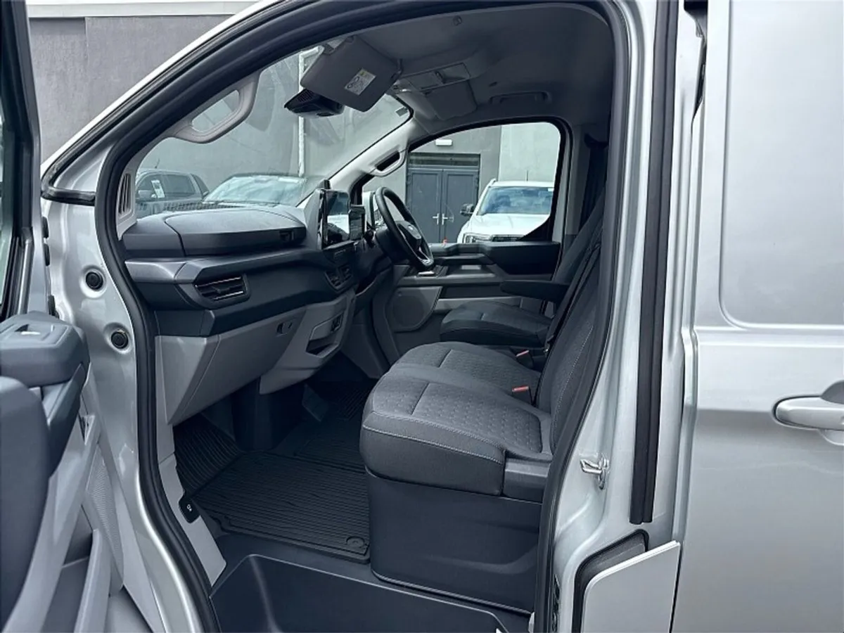 Ford Transit Custom *AUTO* *LIMITED* *170PS* L1 2. - Image 4