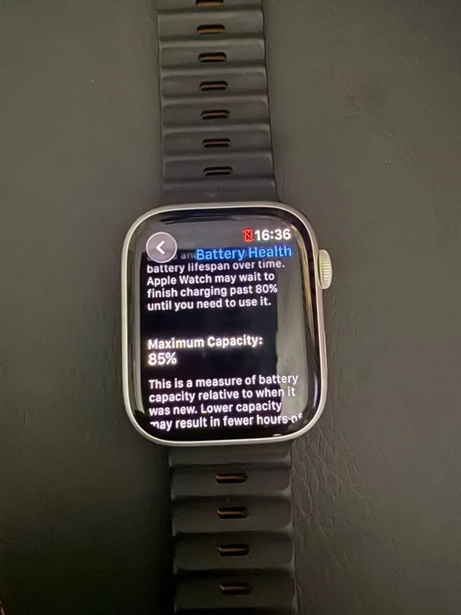 Apple Watch 8 45mm. Charger & Original box included - Image 4