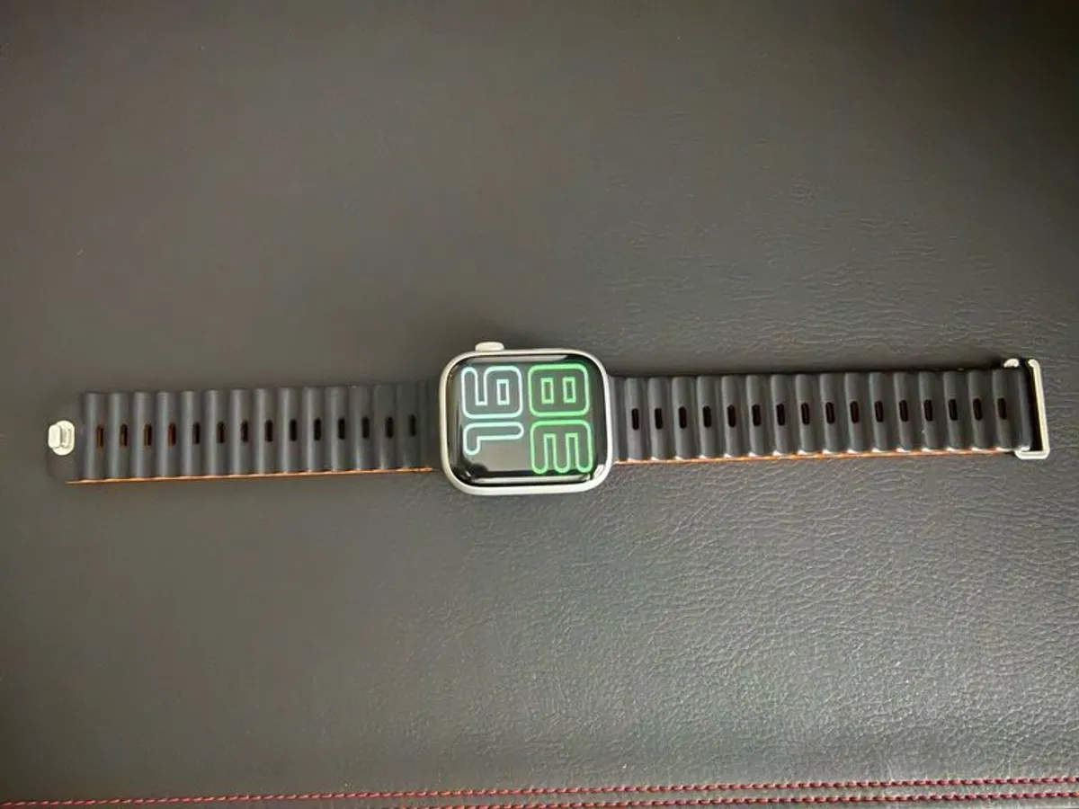 Apple Watch 8 45mm. Charger & Original box included - Image 2