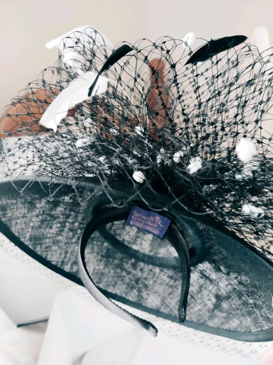 Ladies hat - Image 2
