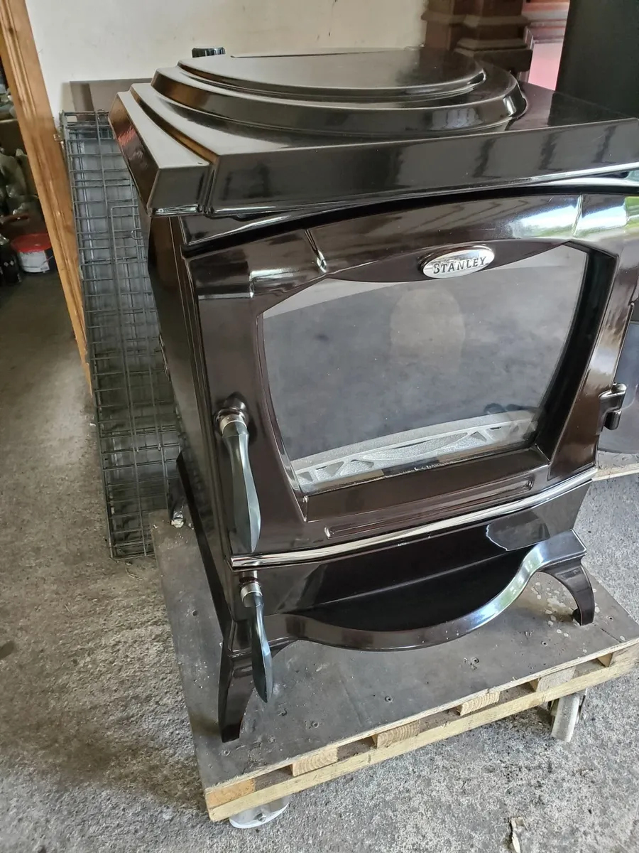 Stanley Reginald solid fuel stove with boiler. - Image 2
