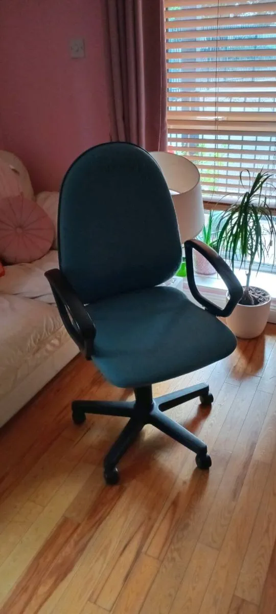 Office chair - Image 1