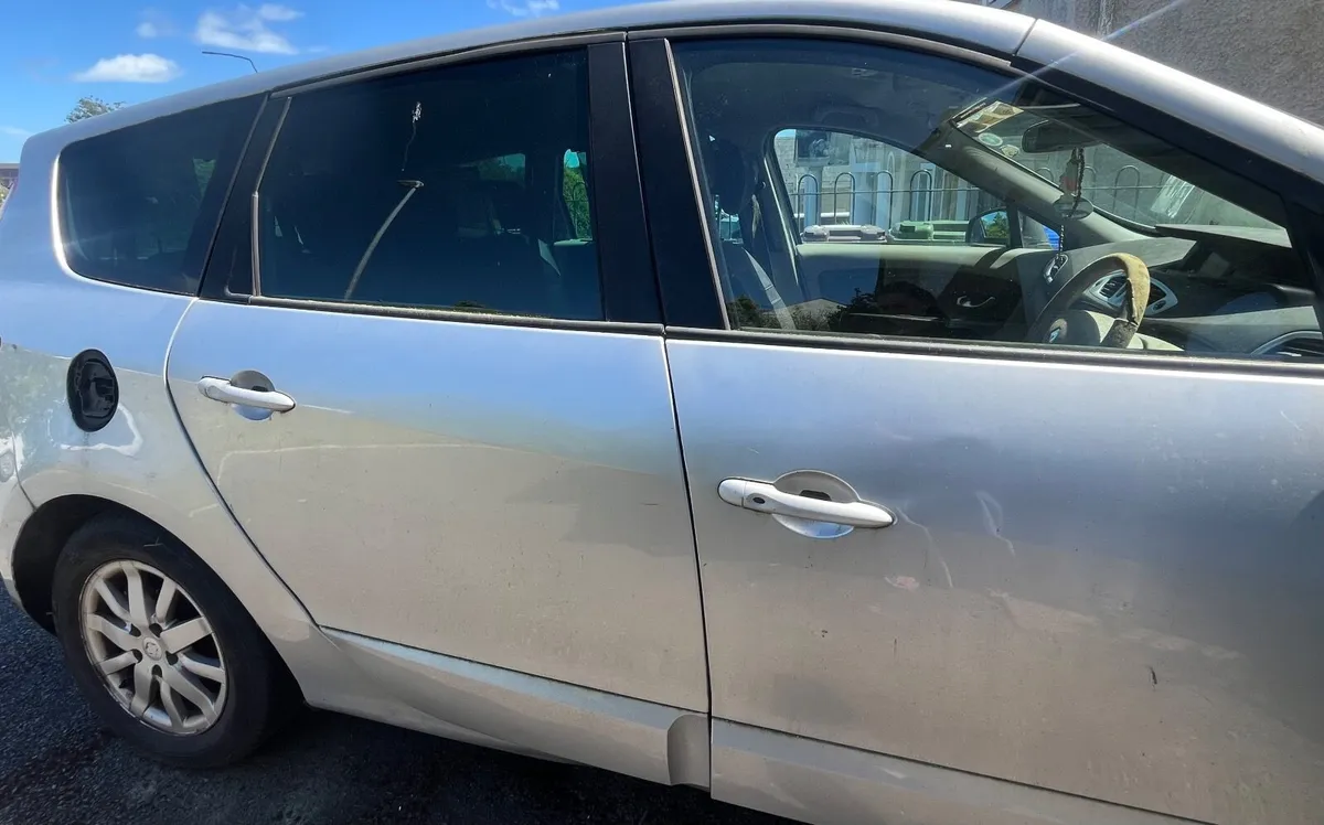 Renault Grand Scenic 2010 - Image 4